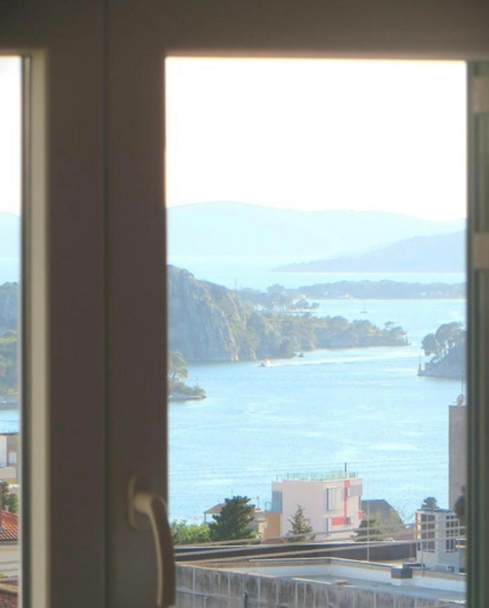Apartment Simaris - Spacious With Terrace And Sea View Šibenik Exterior foto