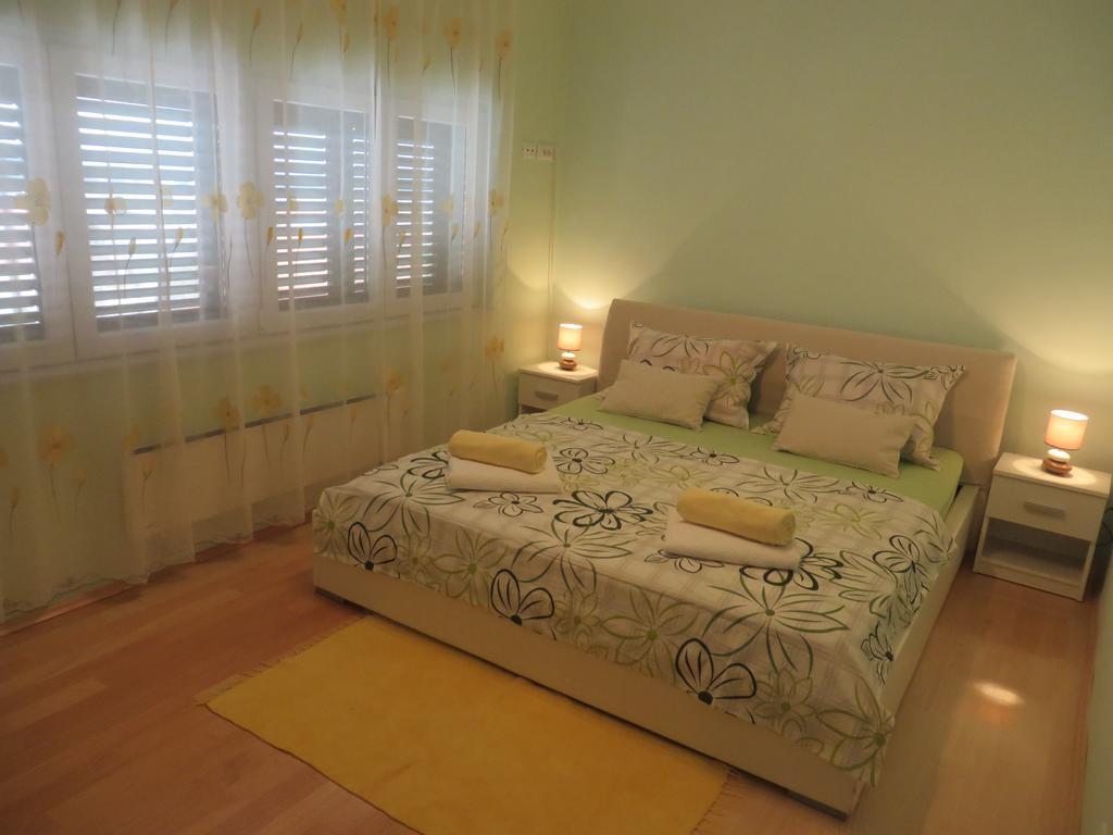 Apartment Simaris - Spacious With Terrace And Sea View Šibenik Exterior foto