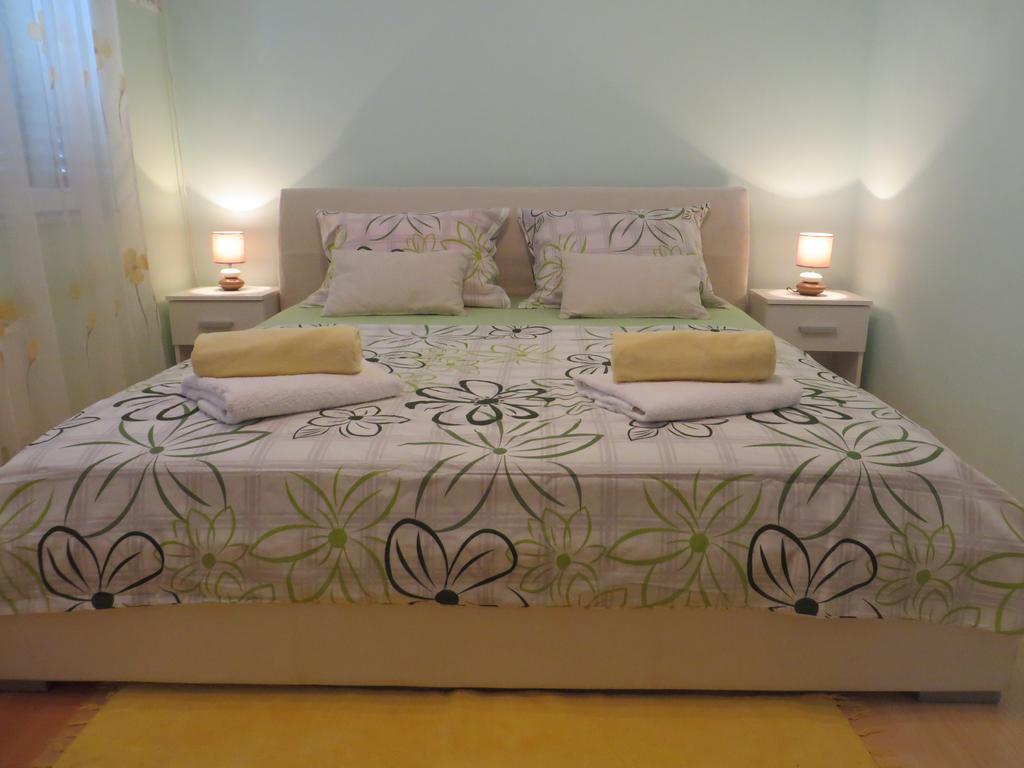 Apartment Simaris - Spacious With Terrace And Sea View Šibenik Exterior foto