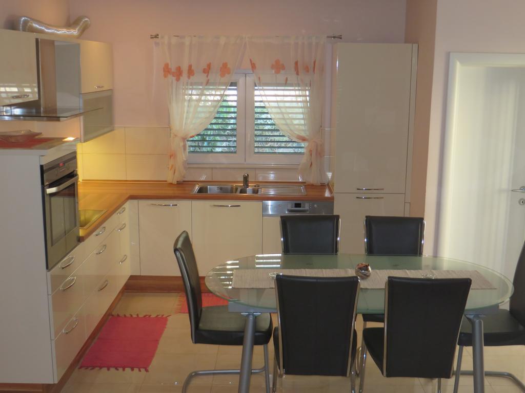 Apartment Simaris - Spacious With Terrace And Sea View Šibenik Exterior foto