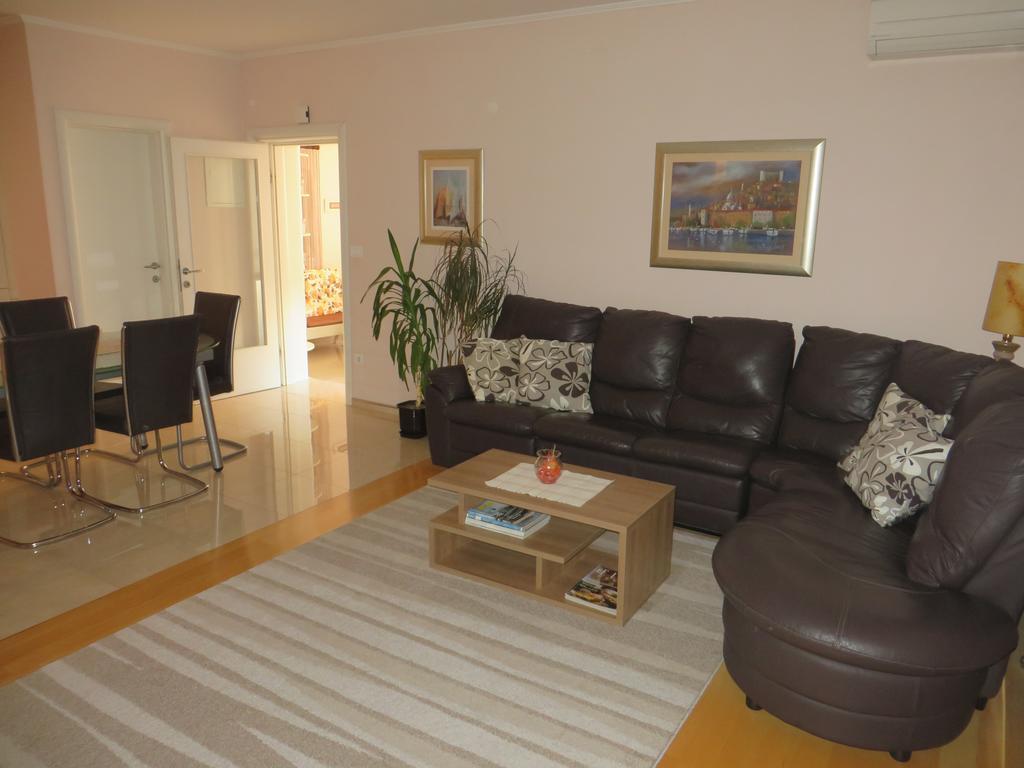 Apartment Simaris - Spacious With Terrace And Sea View Šibenik Exterior foto