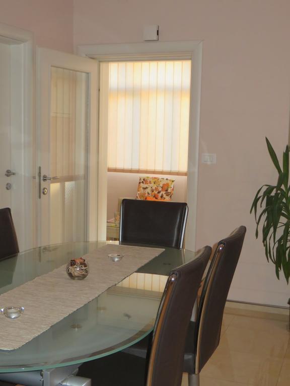 Apartment Simaris - Spacious With Terrace And Sea View Šibenik Exterior foto