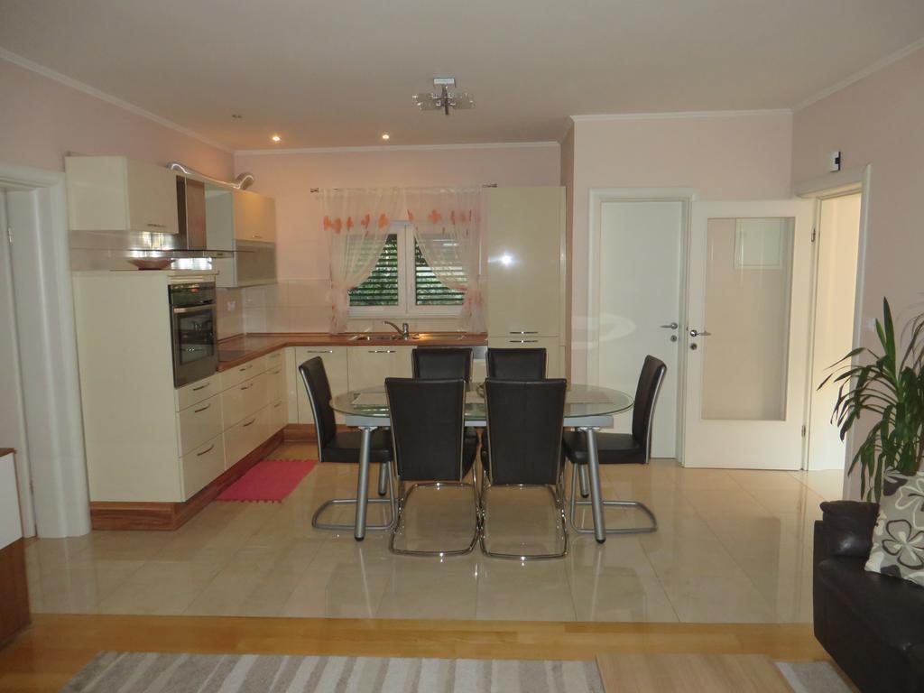 Apartment Simaris - Spacious With Terrace And Sea View Šibenik Exterior foto