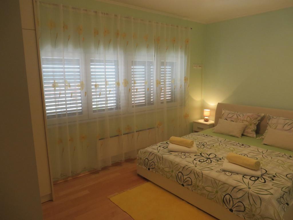 Apartment Simaris - Spacious With Terrace And Sea View Šibenik Exterior foto