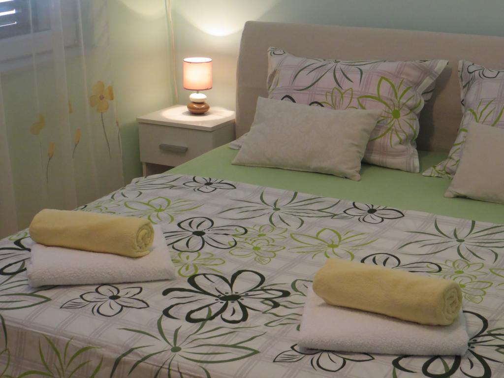 Apartment Simaris - Spacious With Terrace And Sea View Šibenik Exterior foto